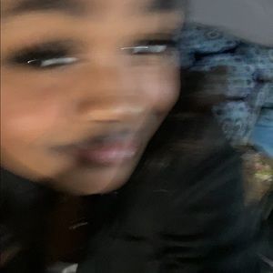 Meet your Posher, Claudia